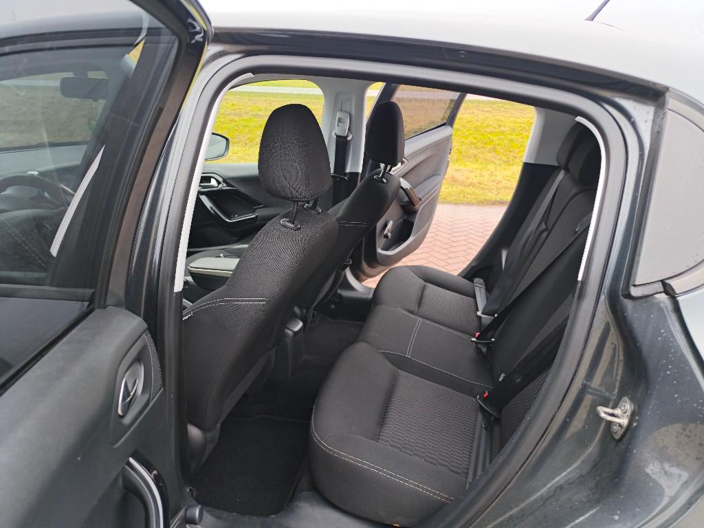 Peugeot 208 1.2 Puretech 81KW Aut-6 2016 Grijs, Auto's, Peugeot, Stof, Zwart, 49 €/maand, 570 kg