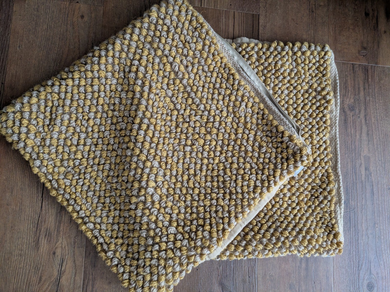 Set van 2 okergele en beige sierkussens van KAVE  Home, Ophalen, Overige merken, Meerkleurig, Vierkant