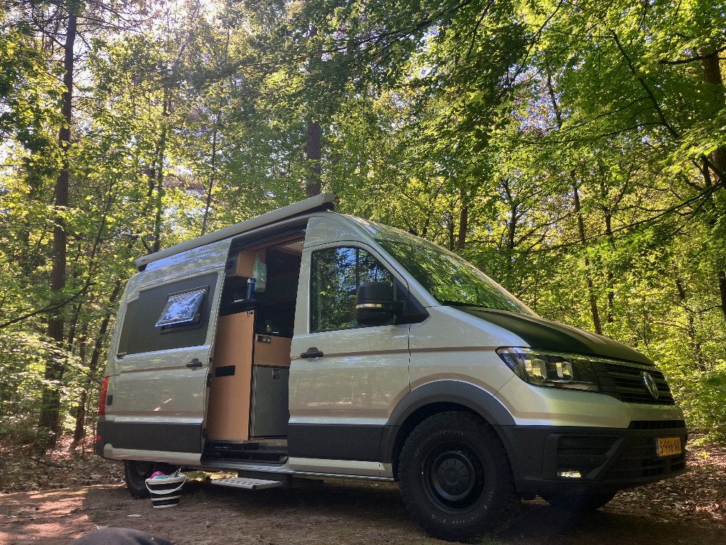 VW Crafter | 2017 | 3 zitplaatsen | 170 pk | 84.705 km, Buscamper of Camperbus, Luifel, Koelkast, Volkswagen