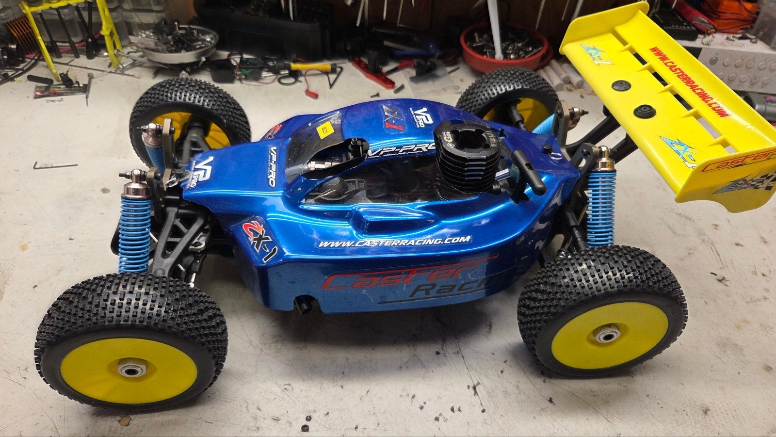 Te koop zogoed als nieuwe caster racing, Ophalen of Verzenden, Zo goed als nieuw, Schaal 1:8, Nitro