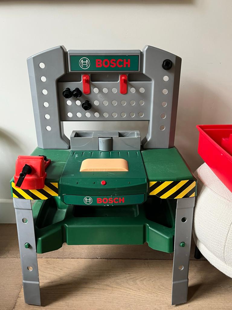 Bosch Werkbank met veel accessoires en gereedschap, Ophalen, Gebruikt, Jongen of Meisje