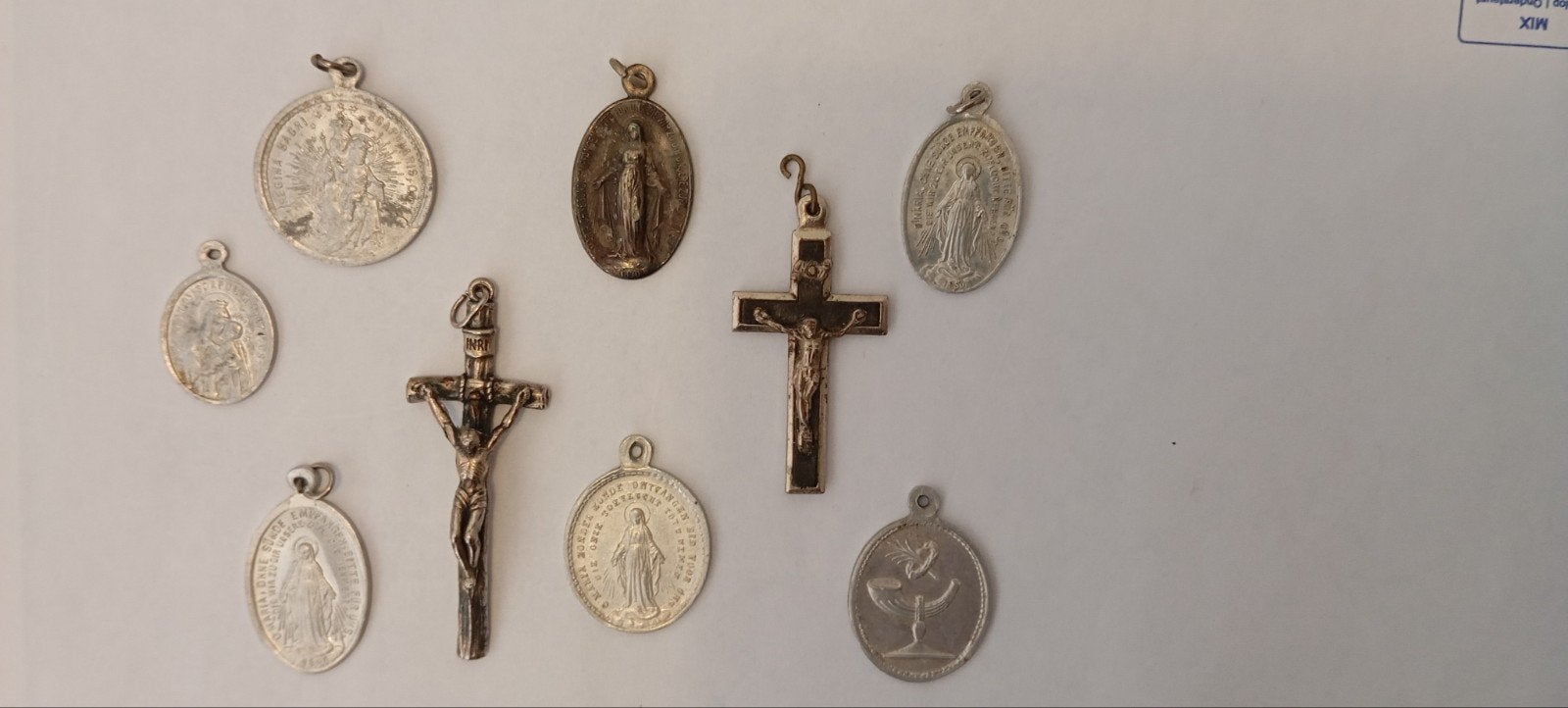 vintage religie voorwerpen medailles kruisjes, Ophalen of Verzenden