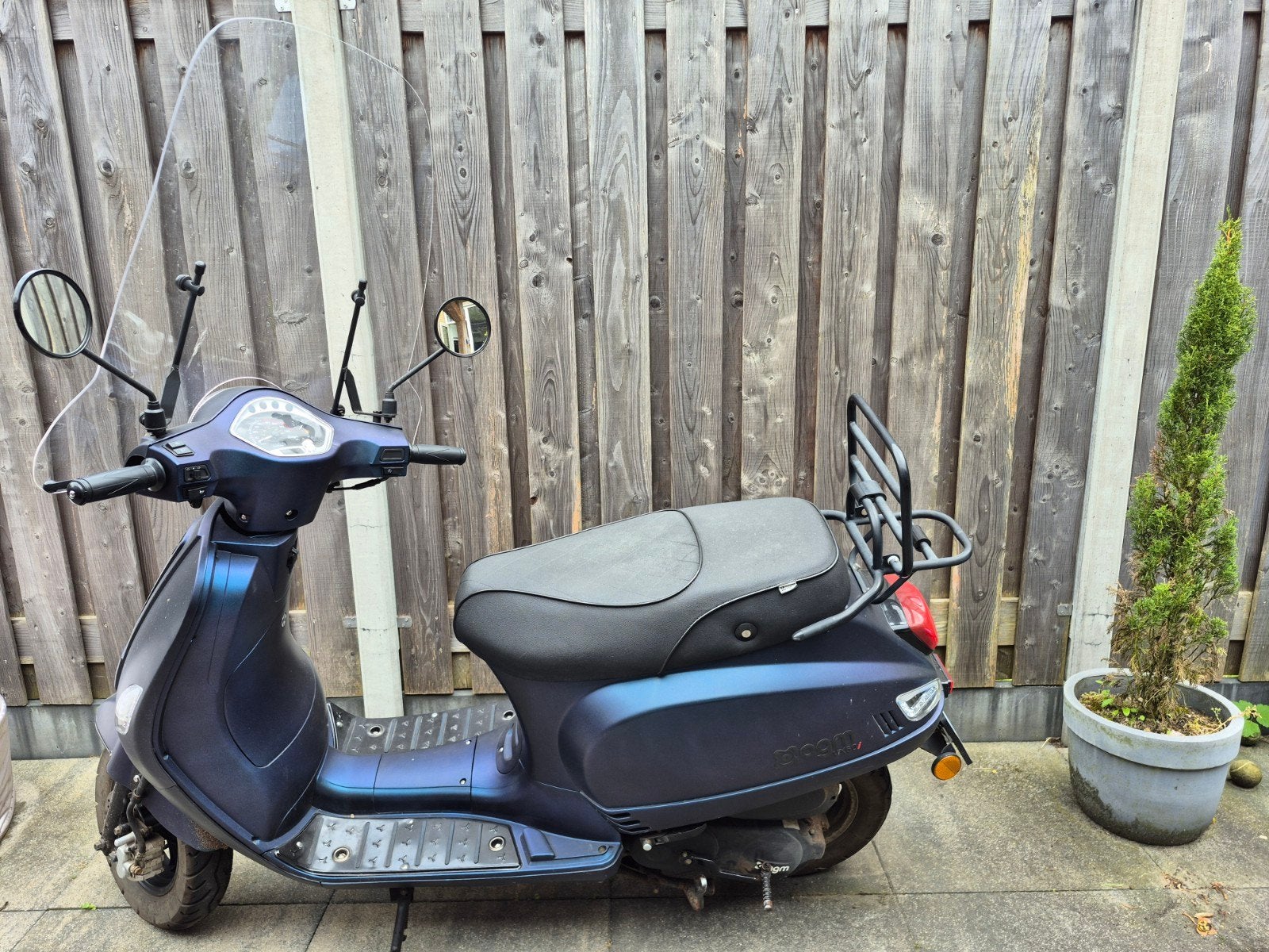 AGM scooter, gebruikt met veel kilometers., Fietsen en Brommers, Snorfietsen en Snorscooters, Ophalen of Verzenden, Gebruikt, Benzine
