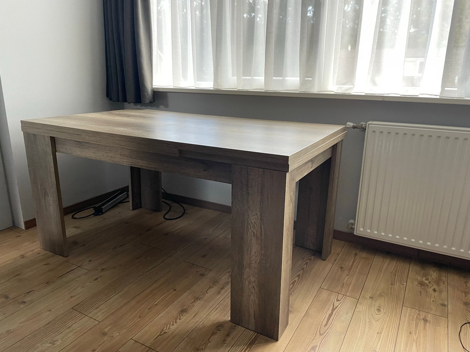 Robuuste eettafel, uitschuifbaar, houtkleur, Gebruikt, 100 tot 150 cm, Vier personen, Rechthoekig