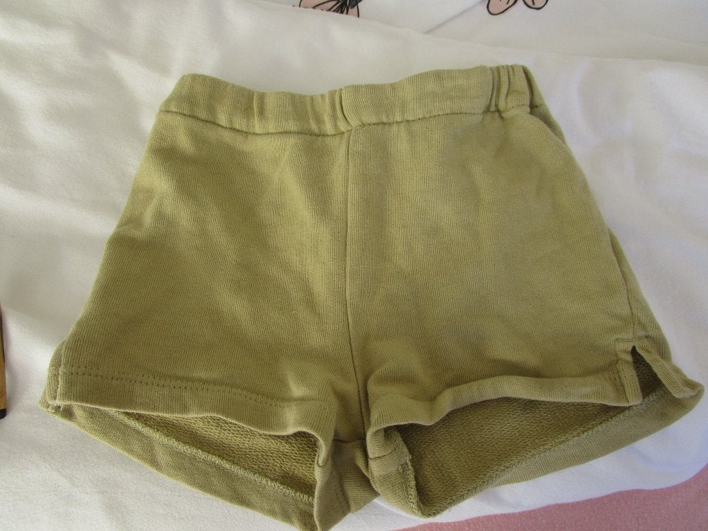 Arket - korte broek maat 62, Kinderen en Baby's, Babykleding | Maat 62, Broekje, Meisje, Ophalen of Verzenden, Zo goed als nieuw
