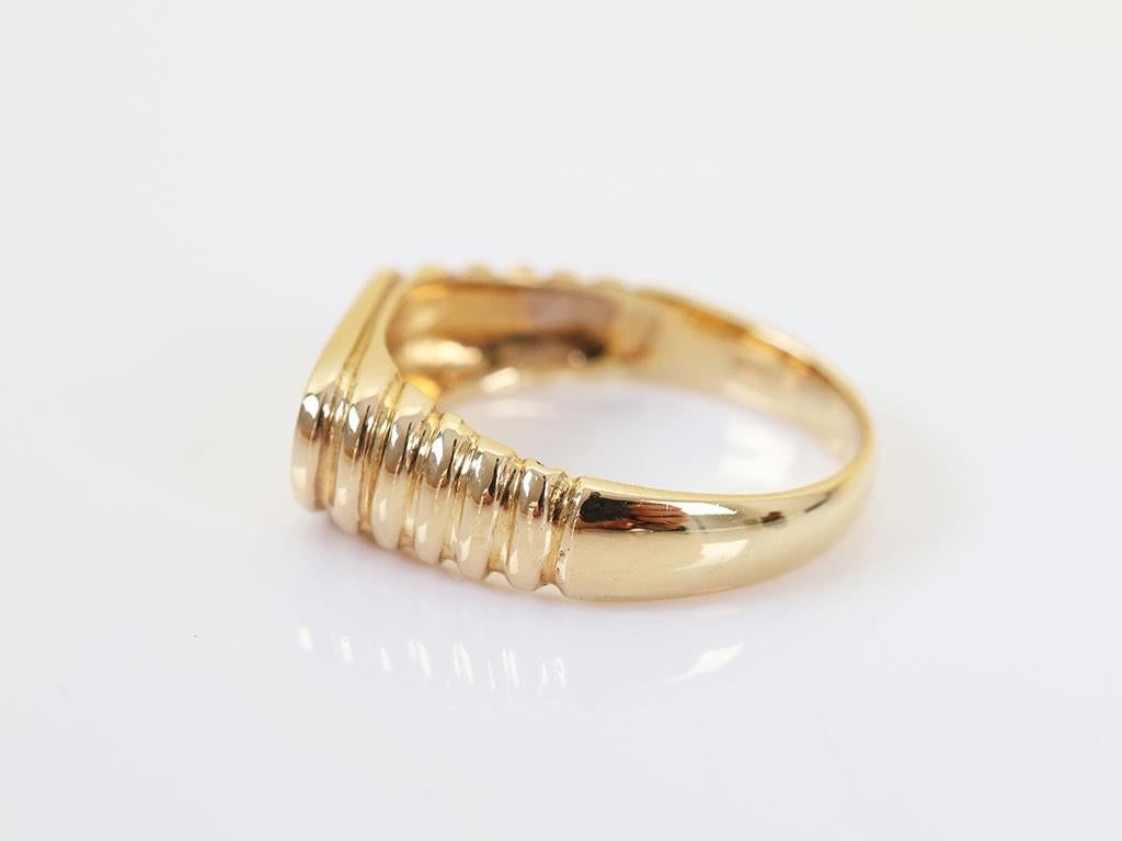18 Karaat Gouden Heren Zegel Ring Met Relief, 20 of groter, Heer, Ophalen of Verzenden, Zo goed als nieuw