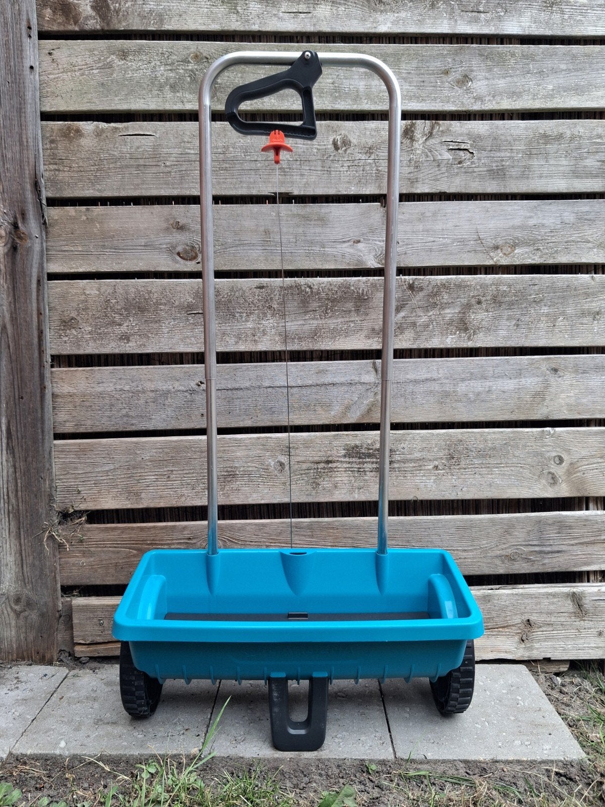 Gardena kunstmest strooier / gardena strooiwagen, Ophalen, Zo goed als nieuw