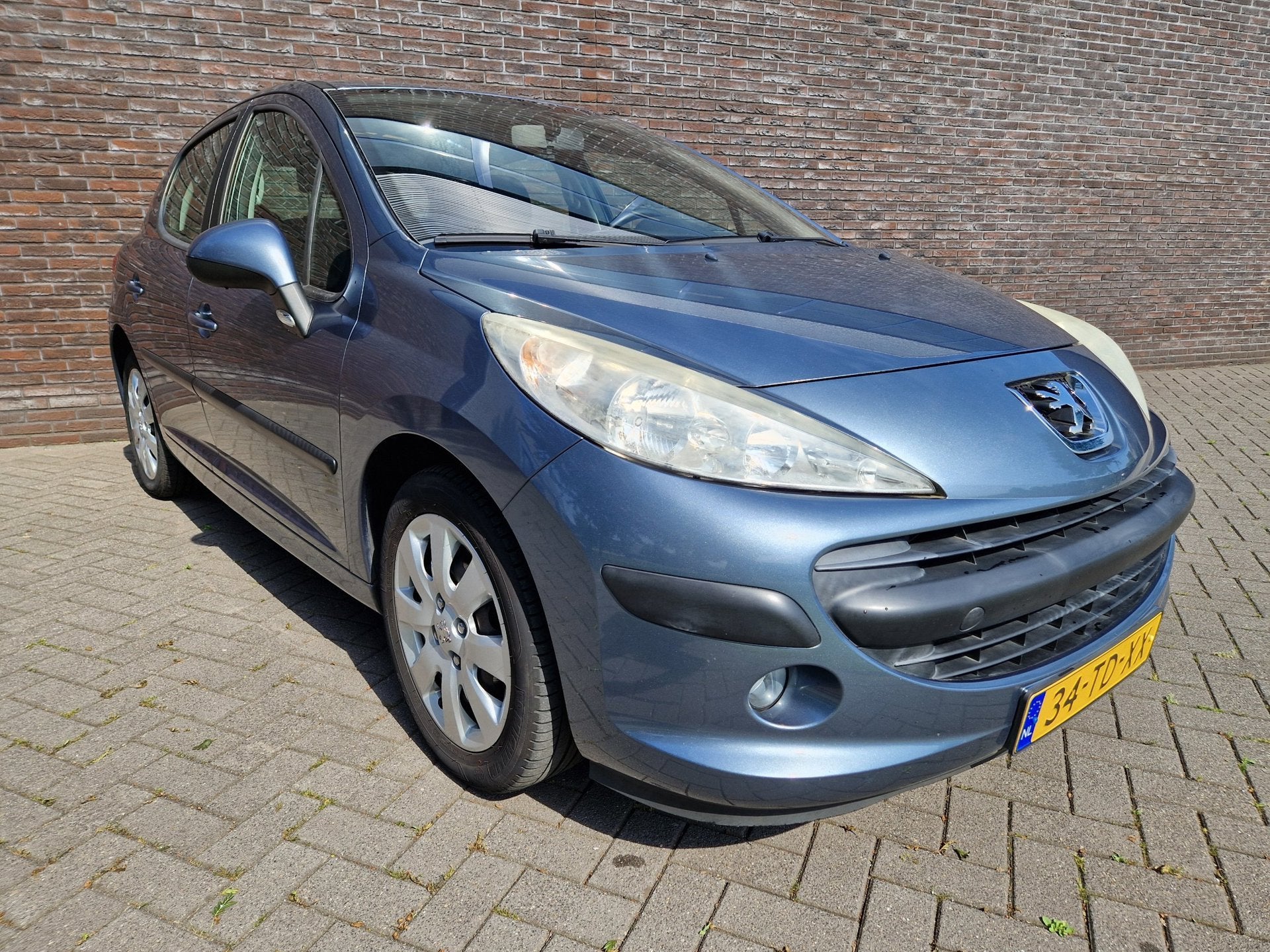Peugeot 207 1.6-16V XT 5 deurs airco PDC uniek APK 07-'27, Voorwielaandrijving, Parkeersensor, Gebruikt, Bedrijf