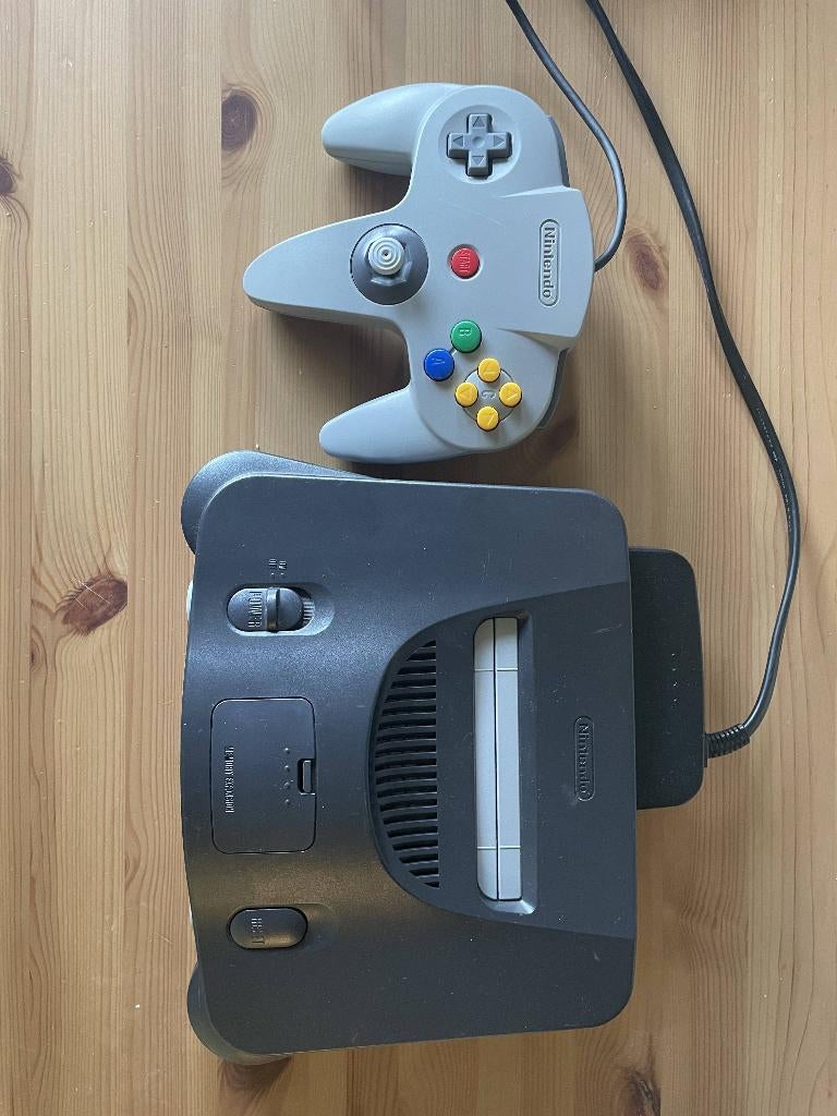 Nintendo 64 en controller + 6 games en extra's, Spelcomputers en Games, Ophalen, Zo goed als nieuw, Met 1 controller, Met games