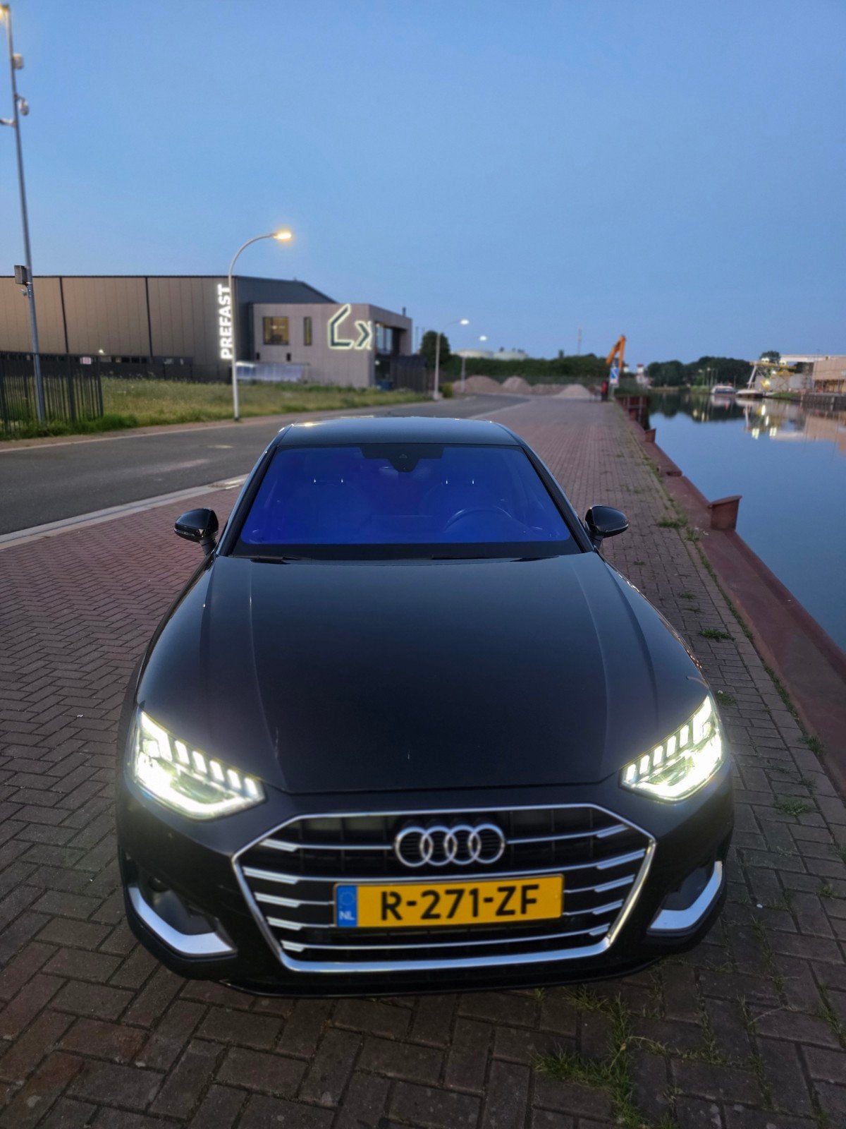 Audi A4 35 Tfsi 150pk Mhev S Tronic 2023 Zwart, Auto's, Dealer onderhouden, Stof, Zwart, 1984 cc