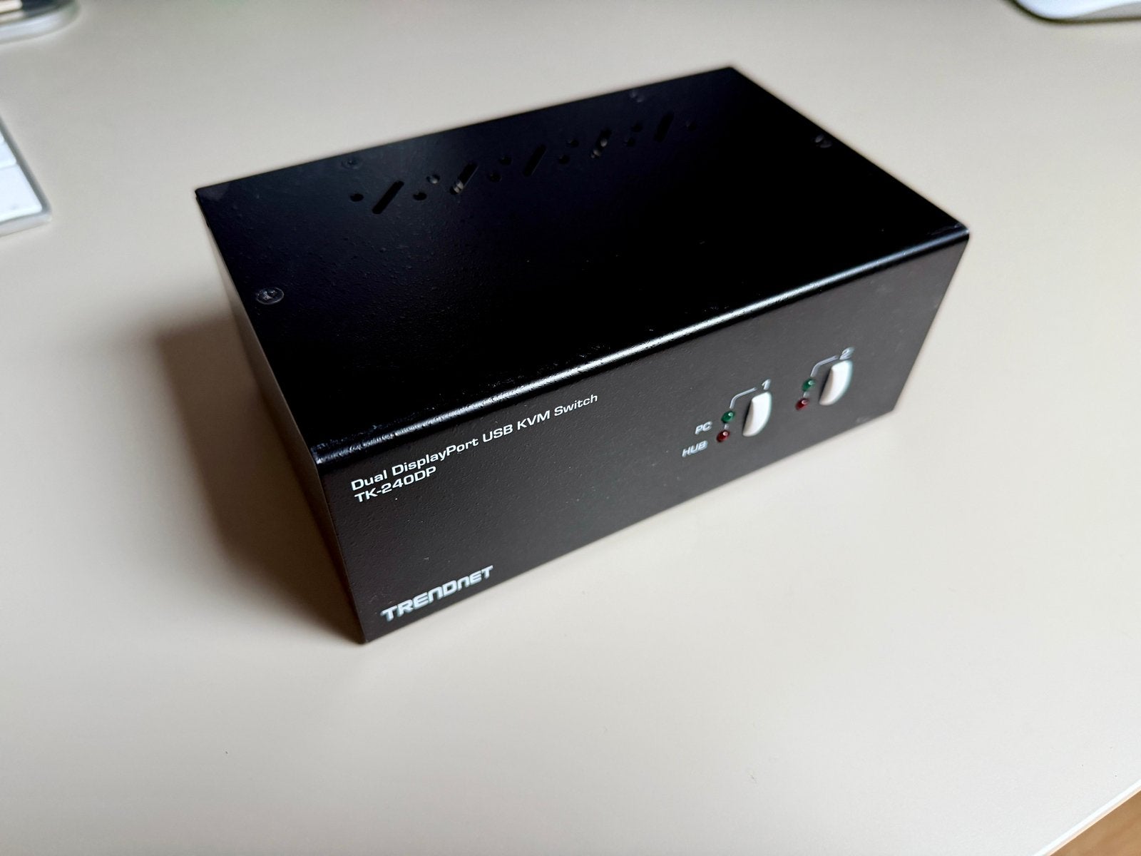 Foto 3 van KVM switch voor 2 computers en 2 schermen - TRENDnet