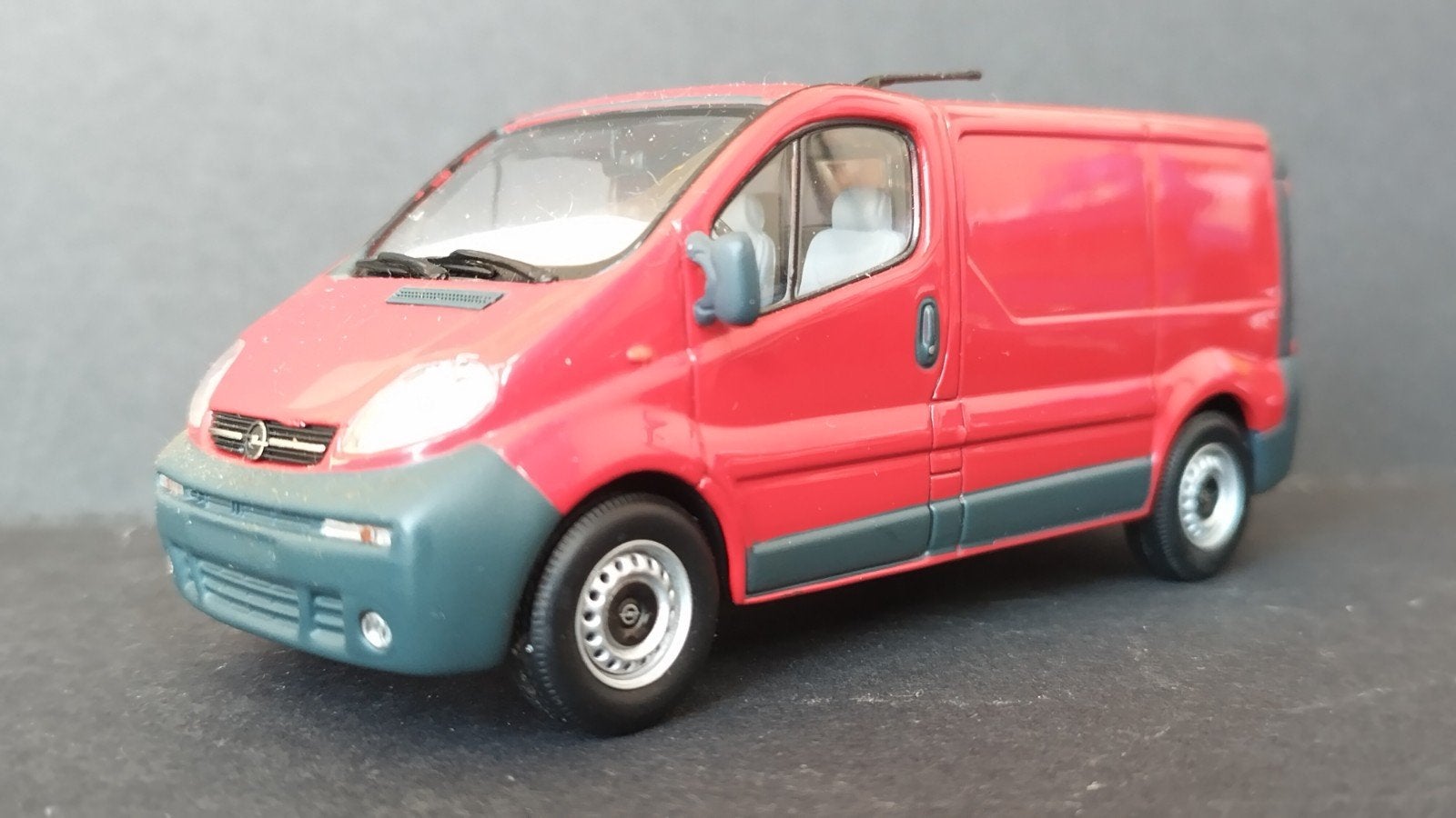 Opel Vivaro 1:43 Minichamps Pol, Auto, Verzenden, ., Zo goed als nieuw