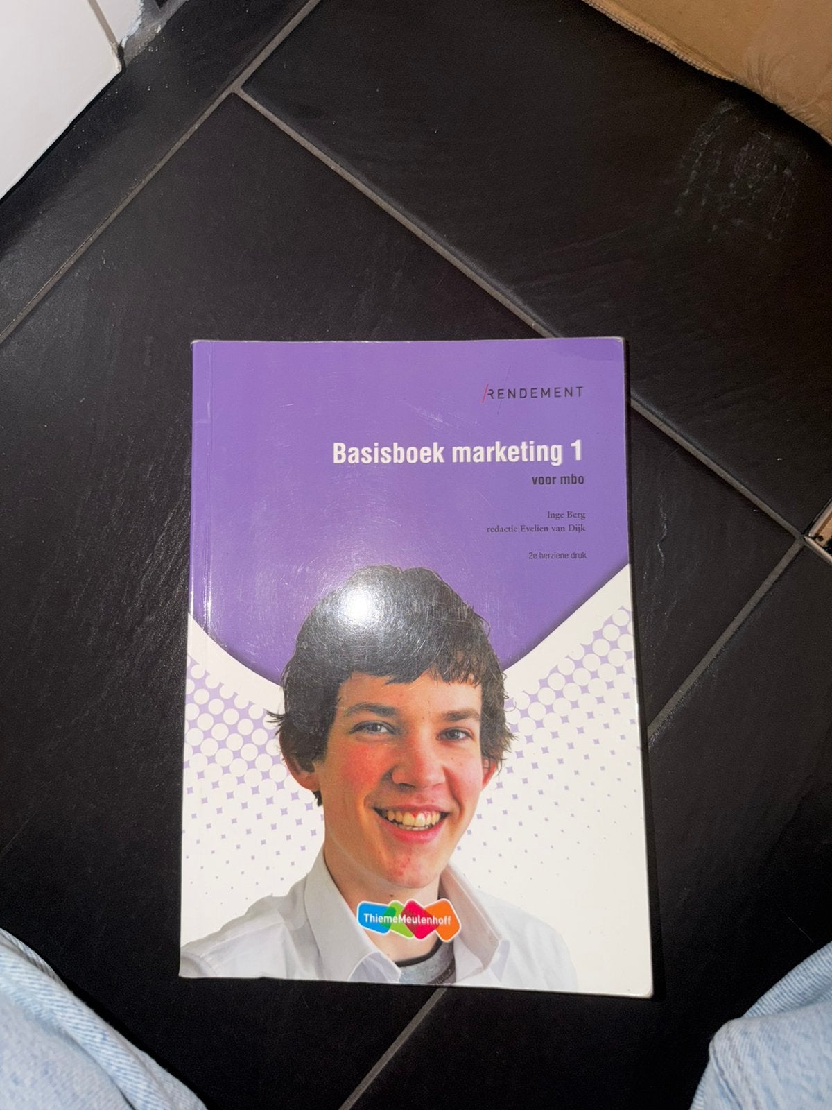 Basisboek marketing 1, Ophalen of Verzenden, Zo goed als nieuw, Economie en Marketing