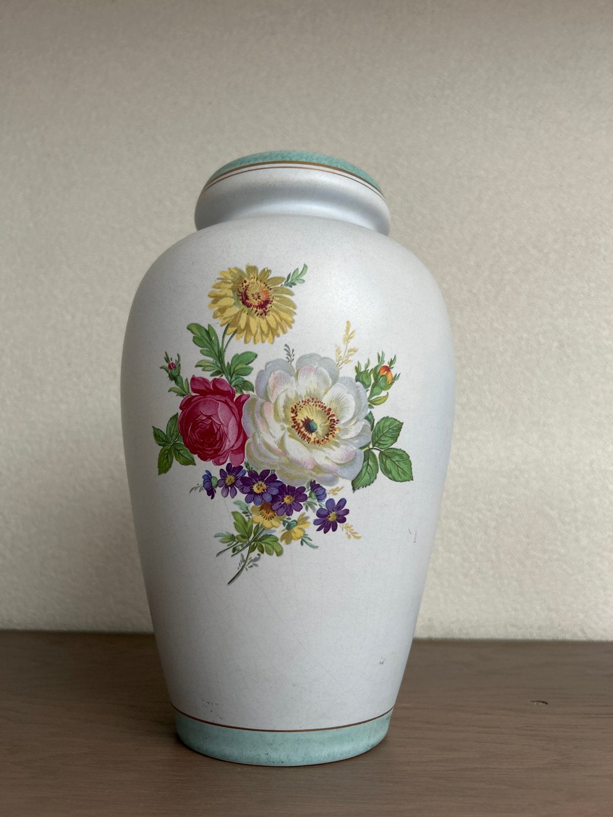 Grote Flora Keramiek Gouda vaas met bloemmotief, Antiek en Kunst, Ophalen of Verzenden
