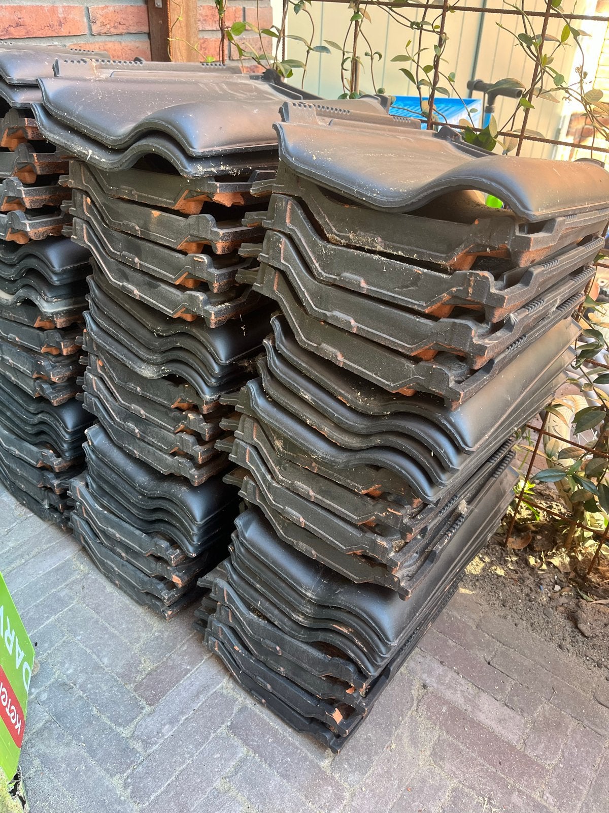 Zwarte dakpannen, ca. 15 m², zo goed als nieuw, Ophalen, Steen of Klei, Zwart, Zo goed als nieuw