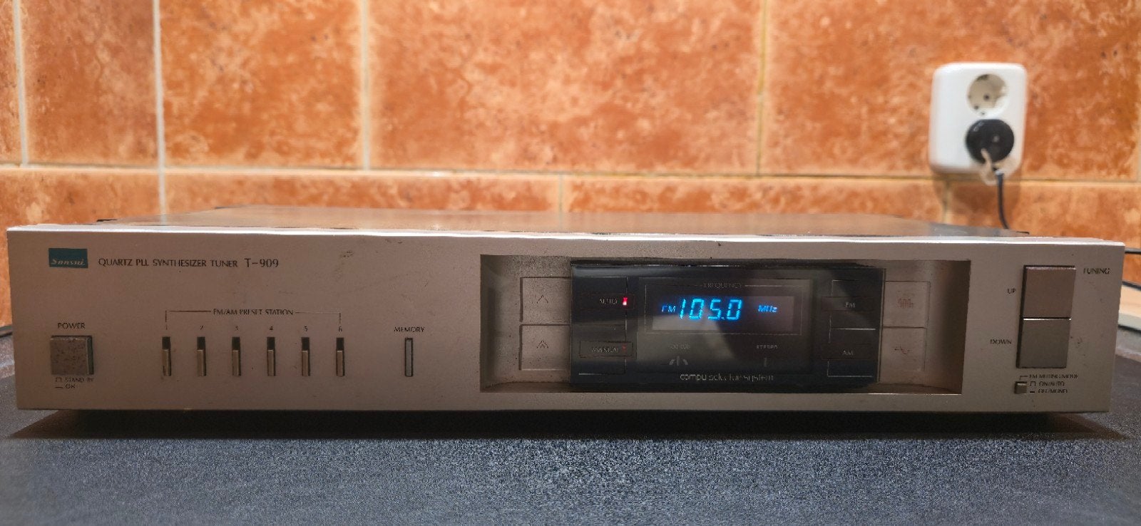 Vintage Sansui T-909 Stereo AM/FM Tuner - High Quality., Audio, Tv en Foto, Ophalen of Verzenden, Refurbished