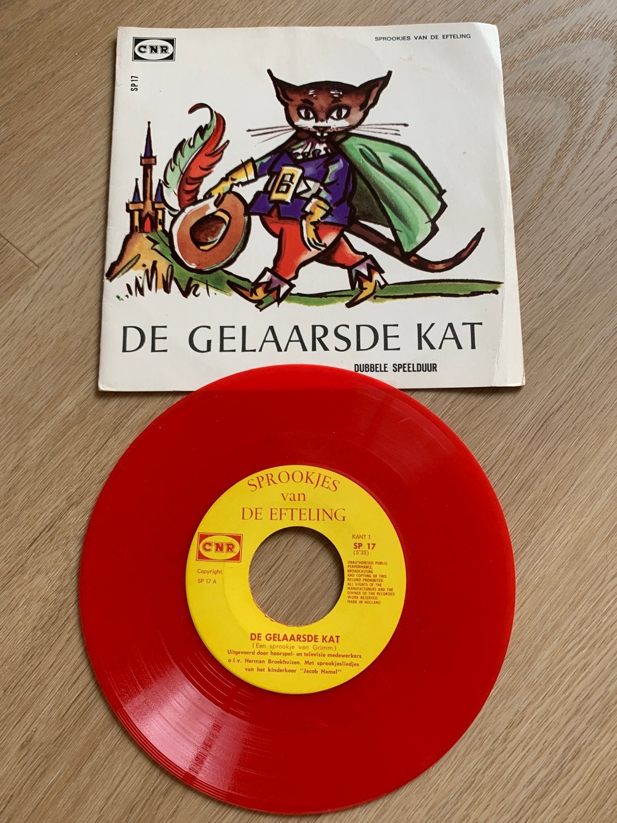 Single van de Efteling - De Gelaarsde Kat (Rode Vinyl), Gebruikt, 7 inch, Colored vinyl, Ophalen of Verzenden