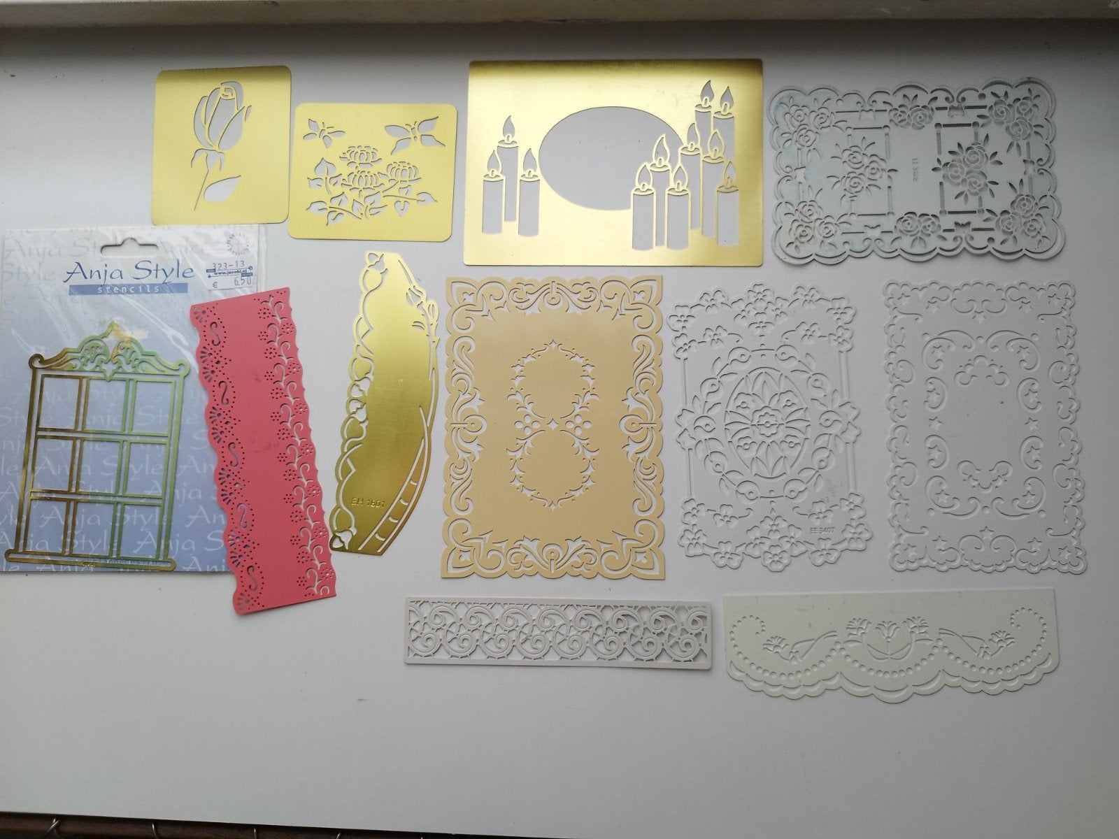 12 embossing stanzen /embossing mallen /embossing stencils, Ophalen of Verzenden, Gebruikt, Overige thema's, Pons of Mal