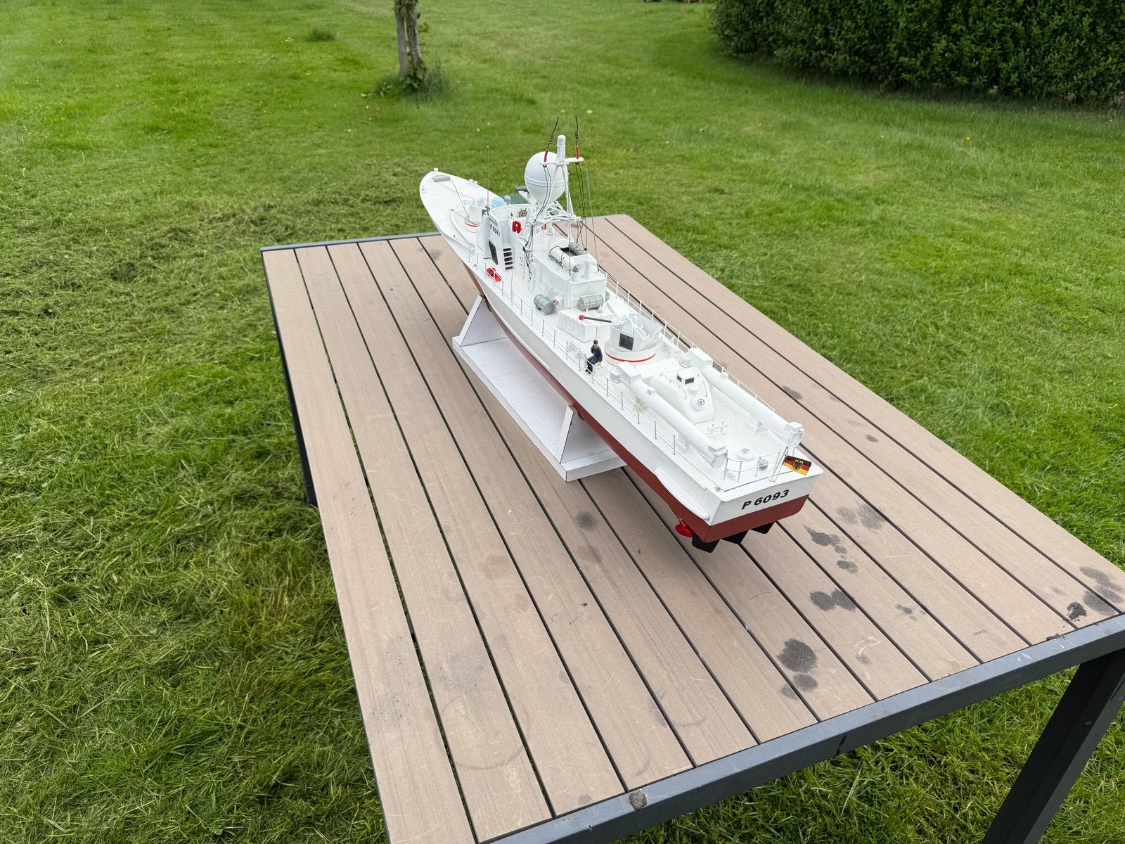 Gedetailleerd model van een patrouilleboot (P 6093), Ophalen, Zo goed als nieuw, Groter dan 1:32, Overige merken