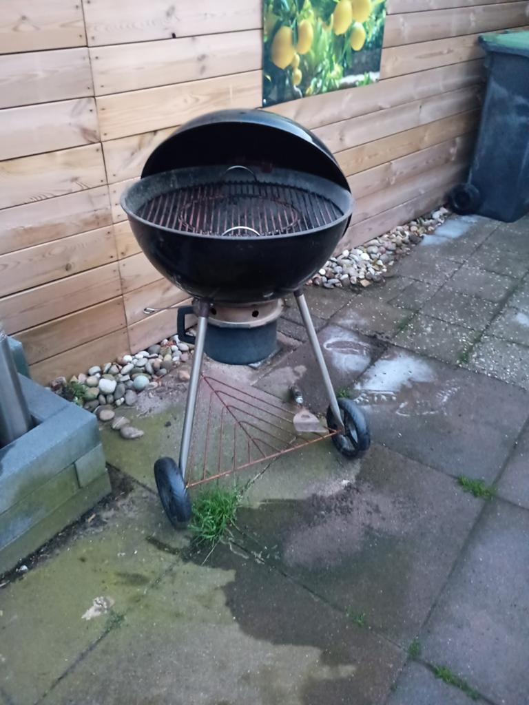 Mooie grote kogel BBQ - kan nog zeker een ronde mee!, Ophalen of Verzenden, Gebruikt, Onbekend