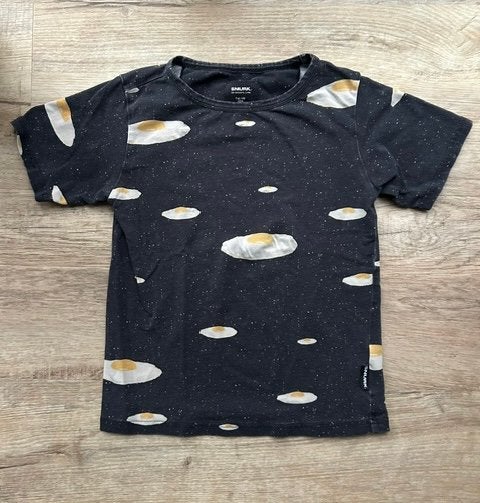 Snurk t-shirt met eitjes (128), Ophalen of Verzenden, Gebruikt, Jongen of Meisje, Shirt of Longsleeve