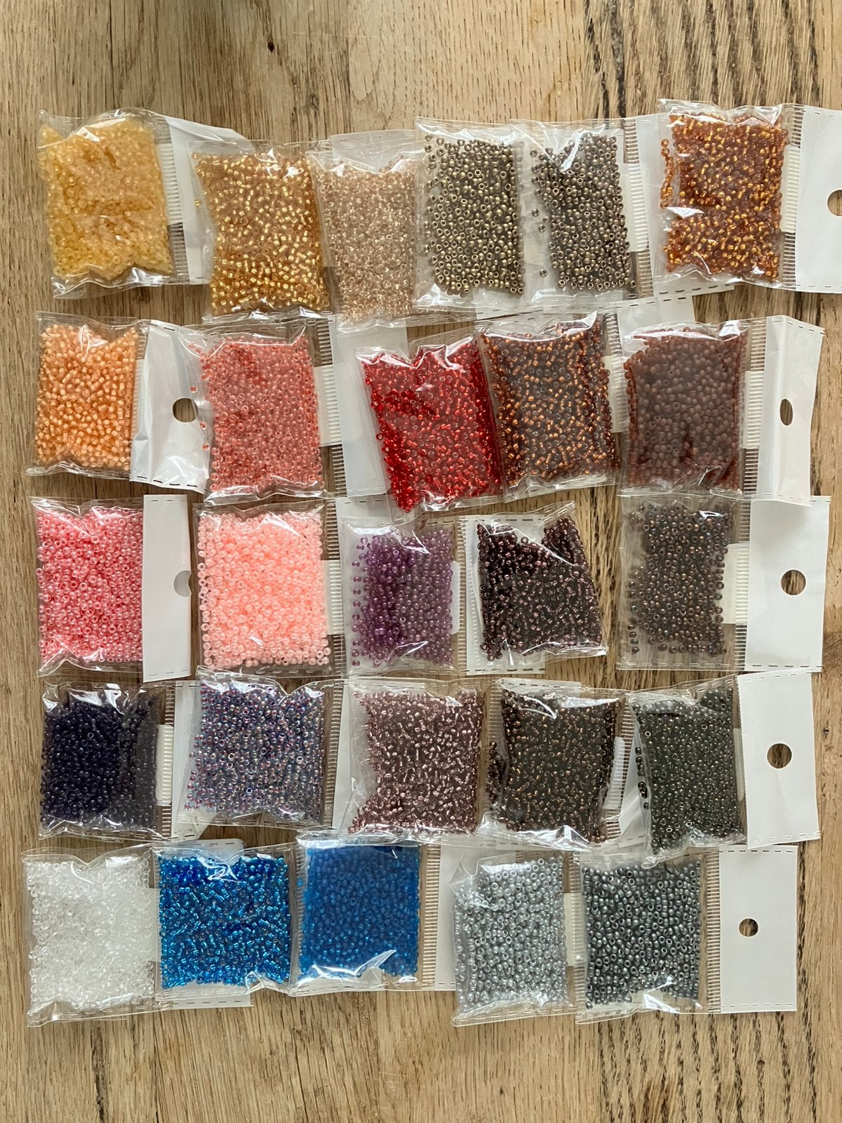 Partij zeldzame Miyuki 2,2 mm rocailles, Hobby en Vrije tijd, Ophalen of Verzenden, Kraal