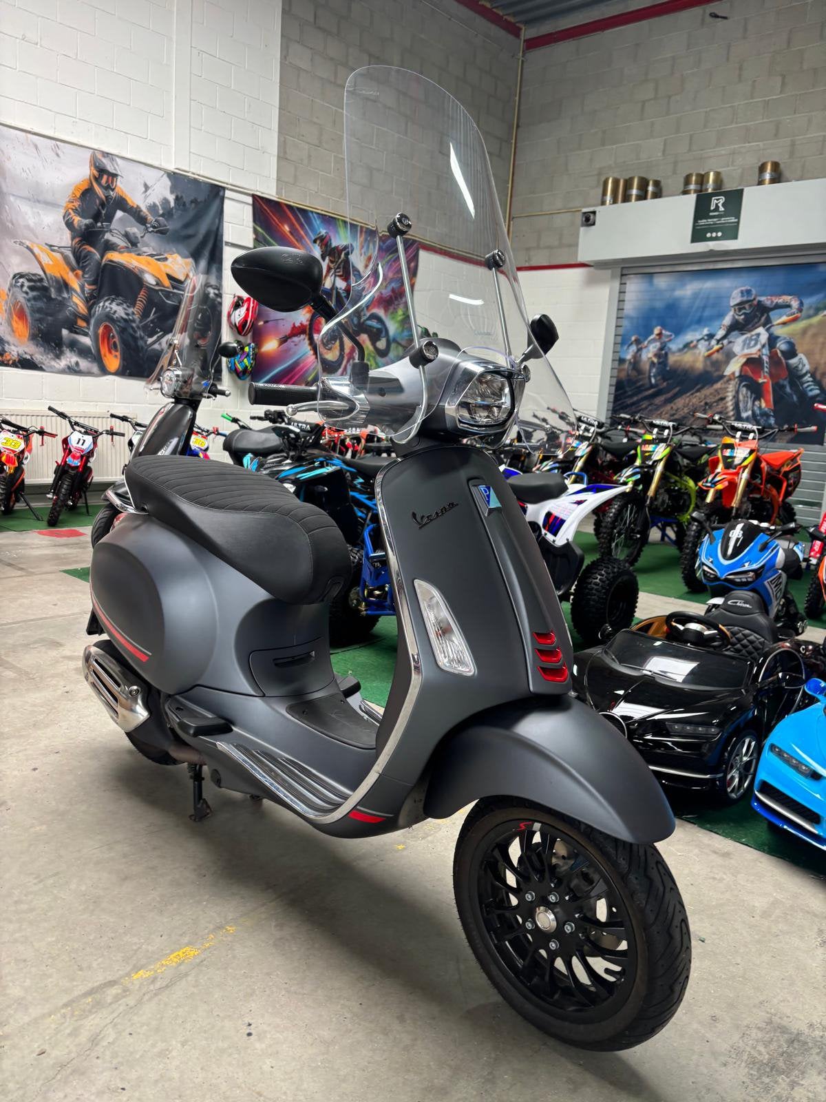 Nieuwstaat Vespa Sprint 1273km Snorscooter 50cc 35km/h, Maximaal 45 km/u, Vespa S, Ophalen of Verzenden, Zo goed als nieuw