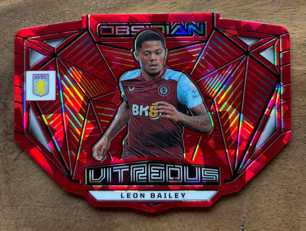 Leon Bailey Panini Obsidian Vitreous Aston Villa kaart /30, Ophalen of Verzenden, Nieuw, Buitenlandse clubs, Spelerskaart