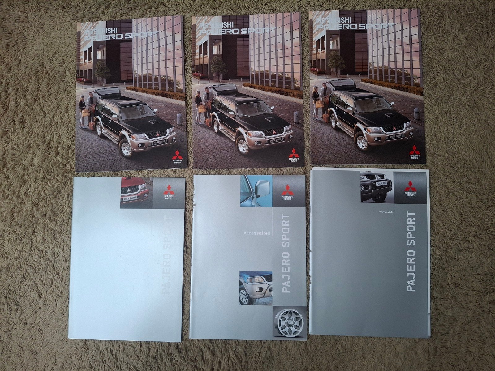 Lot autofolders Mitsubishi Pajero Sport, Verzenden, Zo goed als nieuw, Mitsubishi