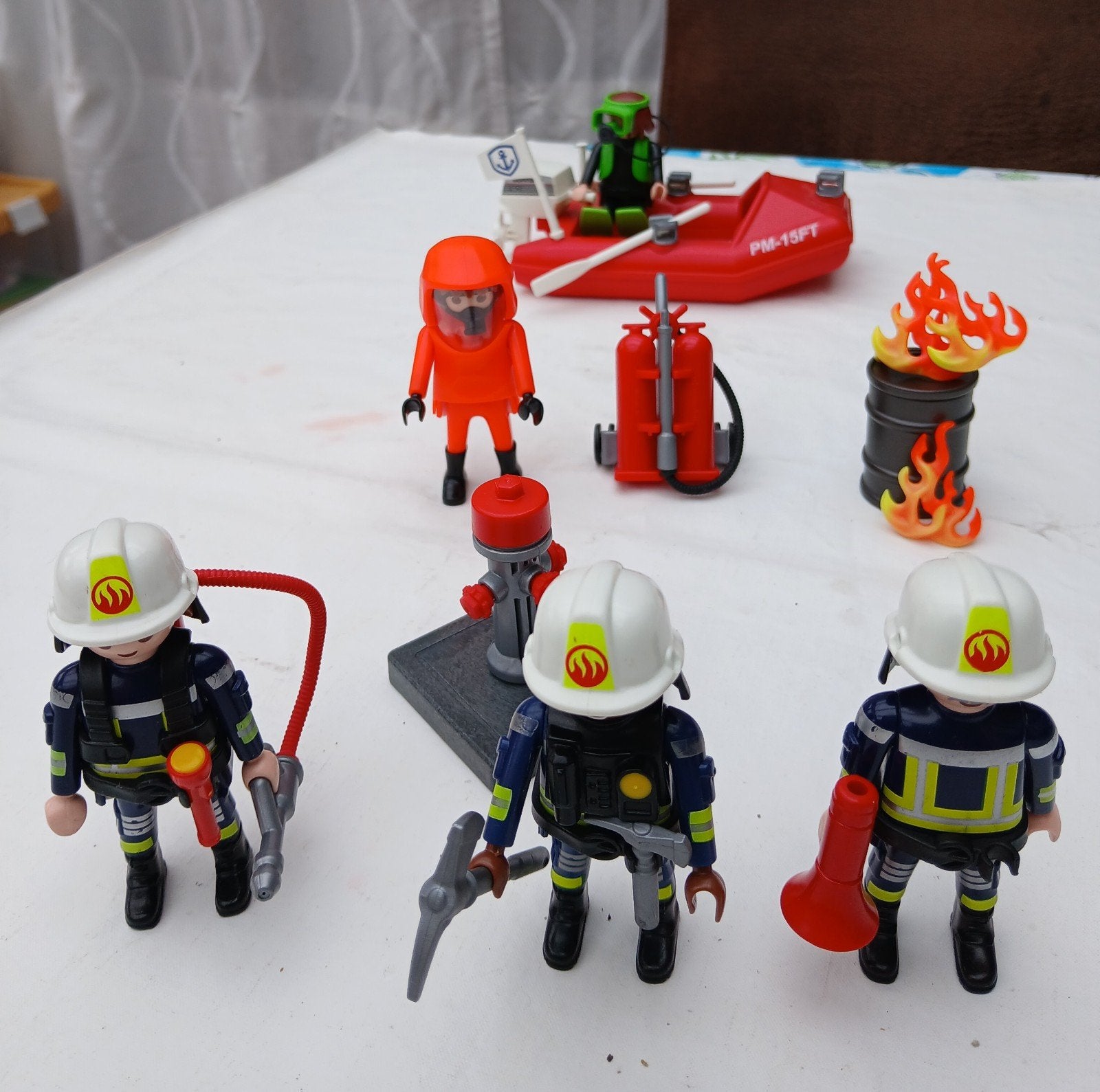 Playmobil, 4 brandweer mannen, een duiker en een rubberboot, Ophalen of Verzenden, Gebruikt