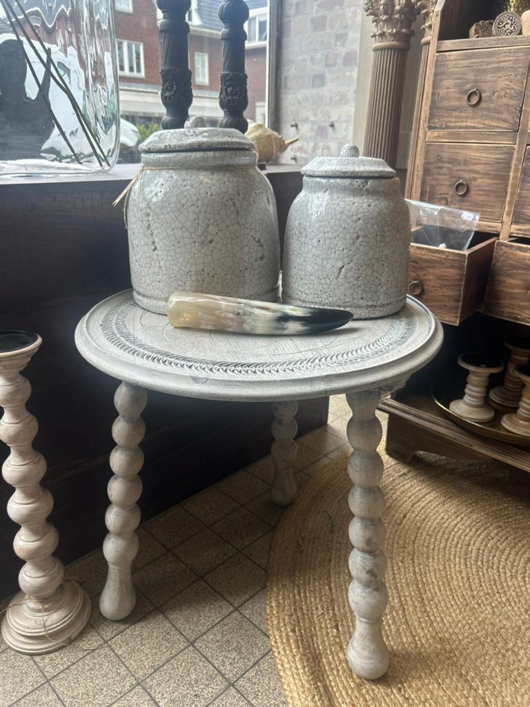 Bijzettafel met mooi houtsnijwerk, Ophalen