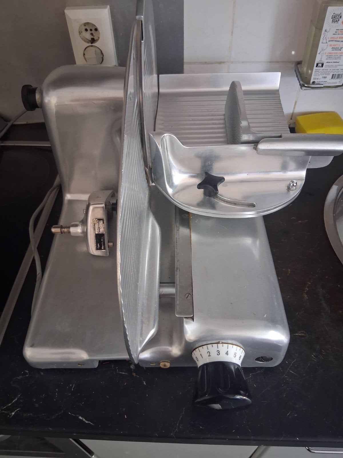 te koop een goed werkende professionele snijmachine, Ophalen, Zo goed als nieuw