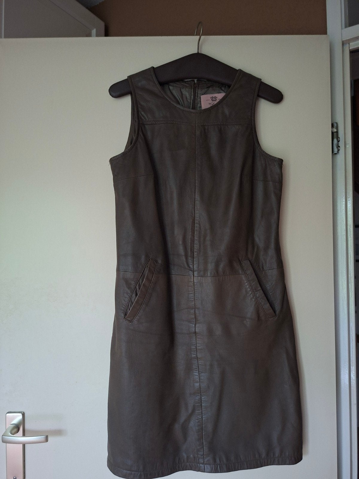 leren jurk/overgooier maat 38, Kleding | Dames, Jurken, Maat 38/40 (M), Ophalen of Verzenden, Zo goed als nieuw, Boven de knie