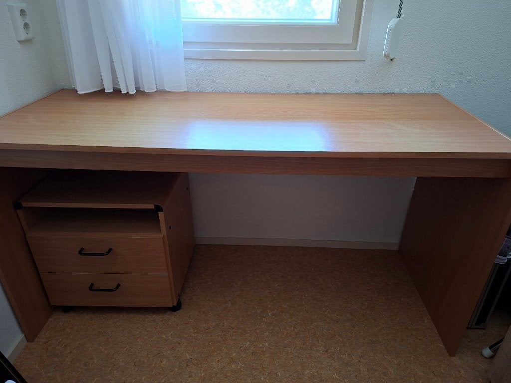 Bureau, Gebruikt, 150 cm, Spaanplaat of MDF, Schoolbureau