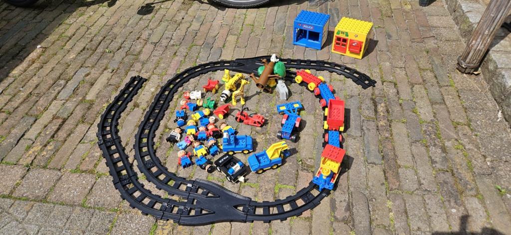 Grote partij vintage Duplo met treinbaan en figuren, Gebruikt, Ophalen of Verzenden, Inclusief minifiguren, Duplo