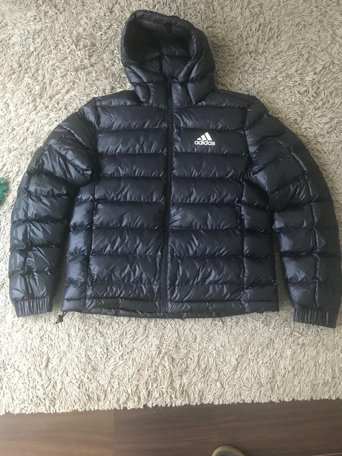 Adidas 3S SD BOS JKT Zwart Donsjack Maat M, Kleding | Heren, Jassen | Winter, Ophalen of Verzenden, Nieuw, Maat 48/50 (M), Zwart