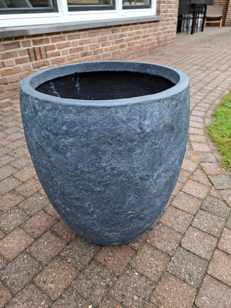 Grote grijze bloempot voor binnen en buiten, Tuin en Terras, Bloempotten, Gebruikt, Overige materialen, Binnen, Balkon, Tuin, 70 cm of meer