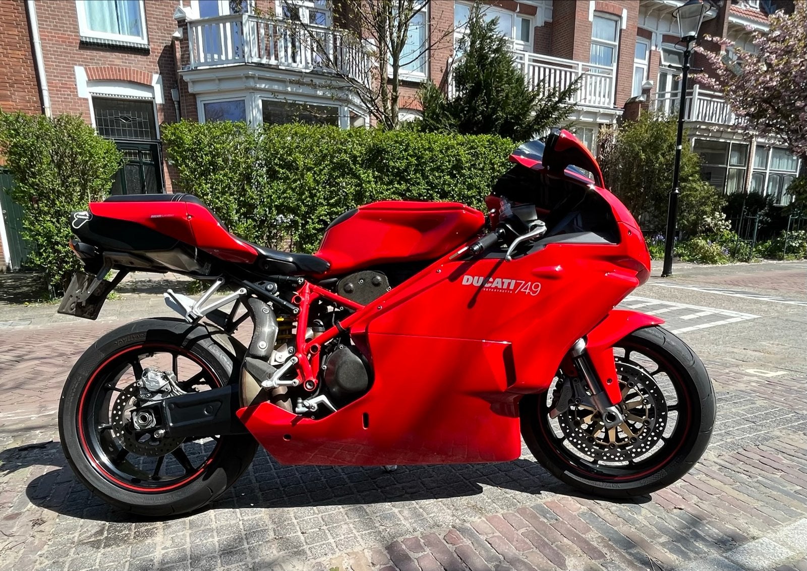 Ducati 749 in uitstekende staat met Termignoni en carbon, Motoren, 2 cilinders, Sportuitlaat, Motorrijbewijs A, Gebruikt