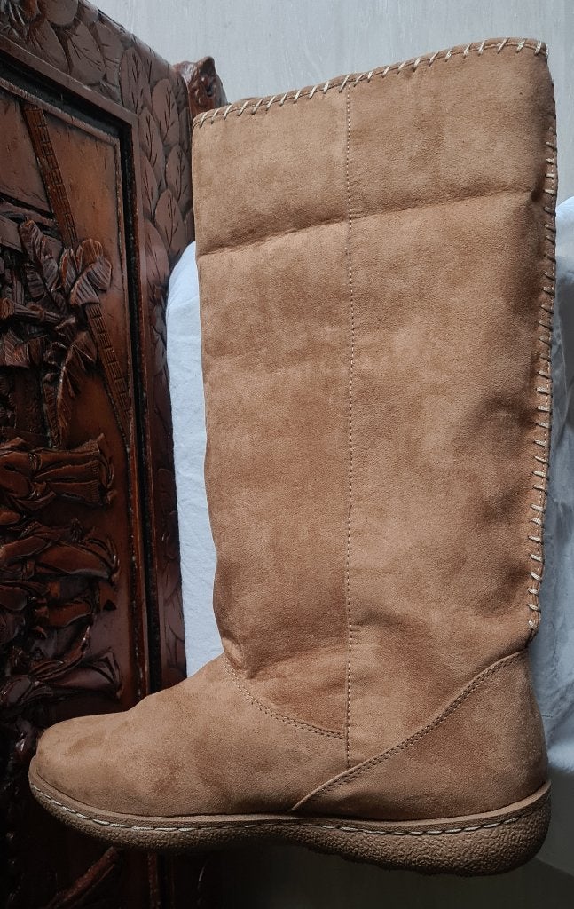 Nieuw, dames bruine laarzen, mt 39. Merk Emilio Luca. Suede., Kleding | Dames, Schoenen, Hoge laarzen, Bruin, Nieuw, Ophalen of Verzenden