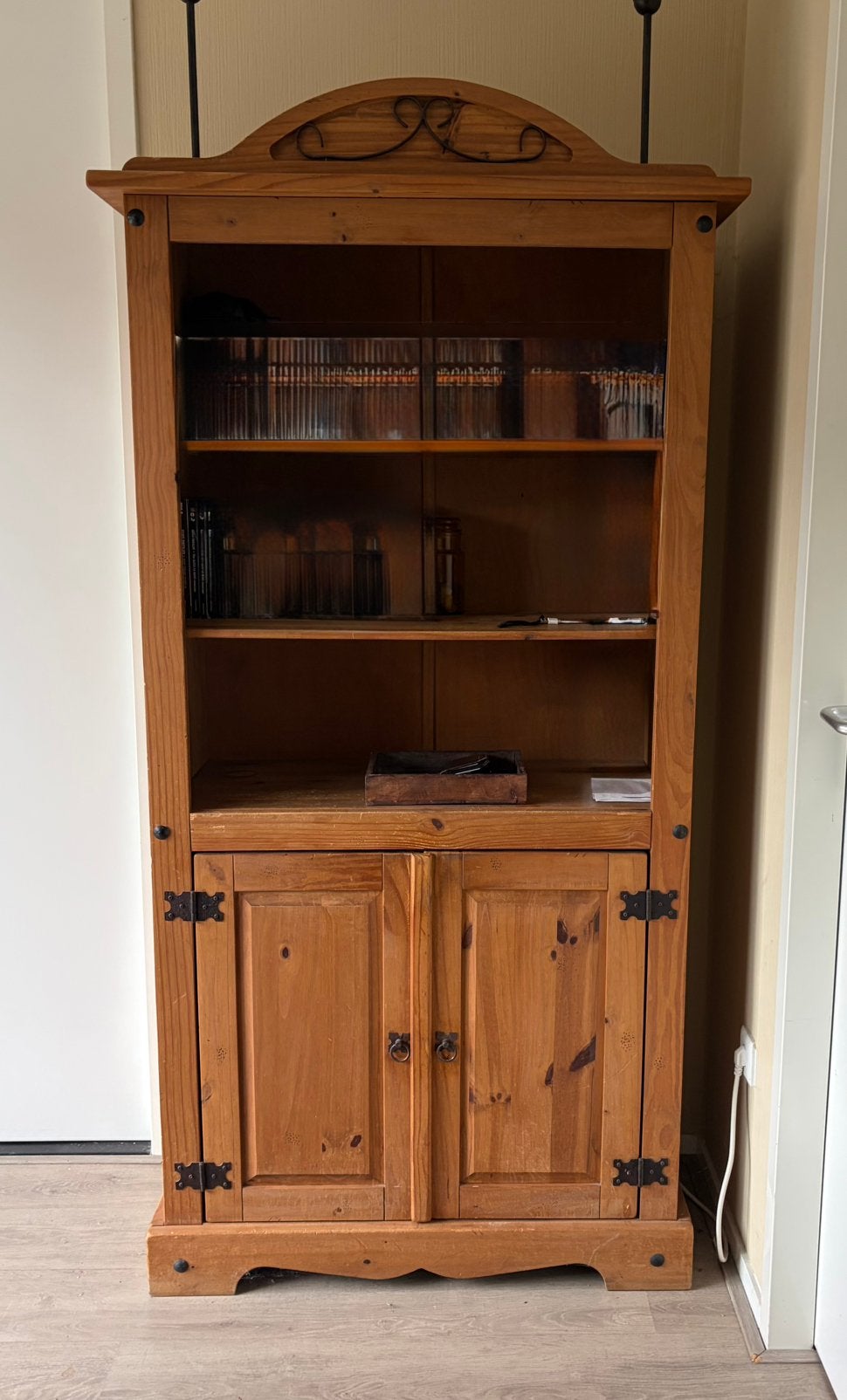 Grenen kast, Huis en Inrichting, Ophalen, 50 tot 100 cm, Gebruikt, Met deur(en)