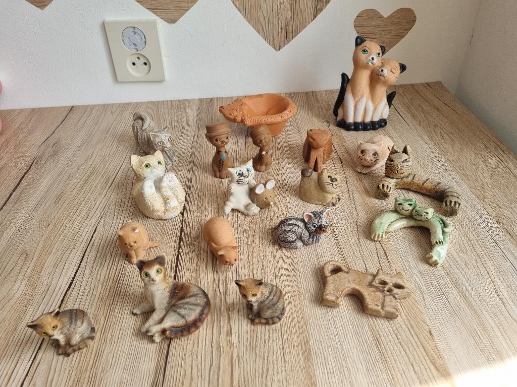 Zeldzame Vintage Verzameling 19 Poezen Beelden Terracotta, Verzenden, Gebruikt, Dier