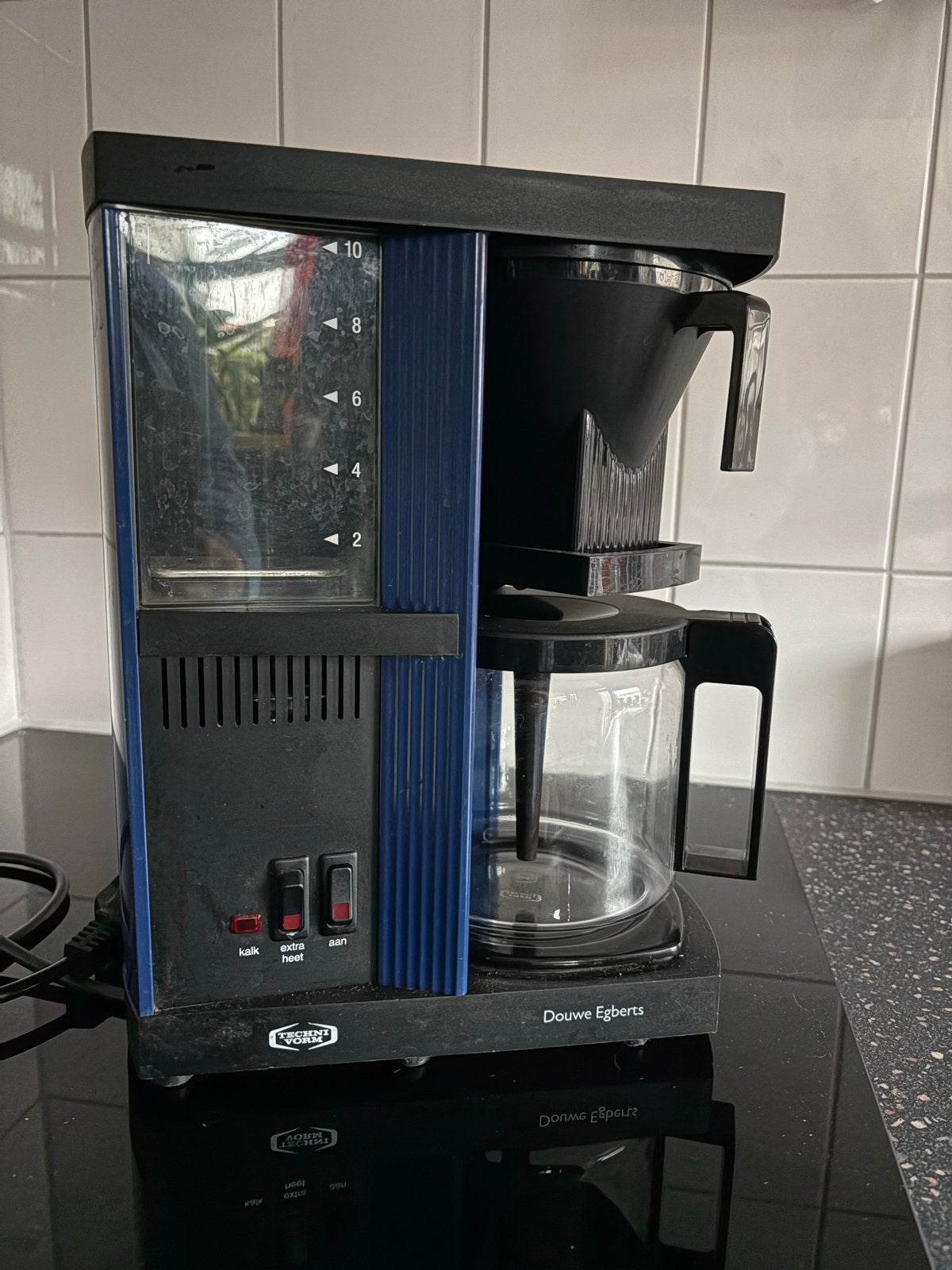 Douwe Egberts Koffiezetapparaat - techni vorm Zwart/Blauw, Gebruikt, 10 kopjes of meer, Koffiemachine, Gemalen koffie