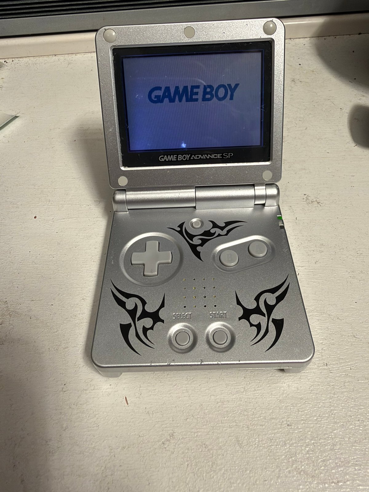 Nintendo Game Boy Advance SP – Tribal Edition, Spelcomputers en Games, Ophalen of Verzenden, Gebruikt, Game Boy Advance SP