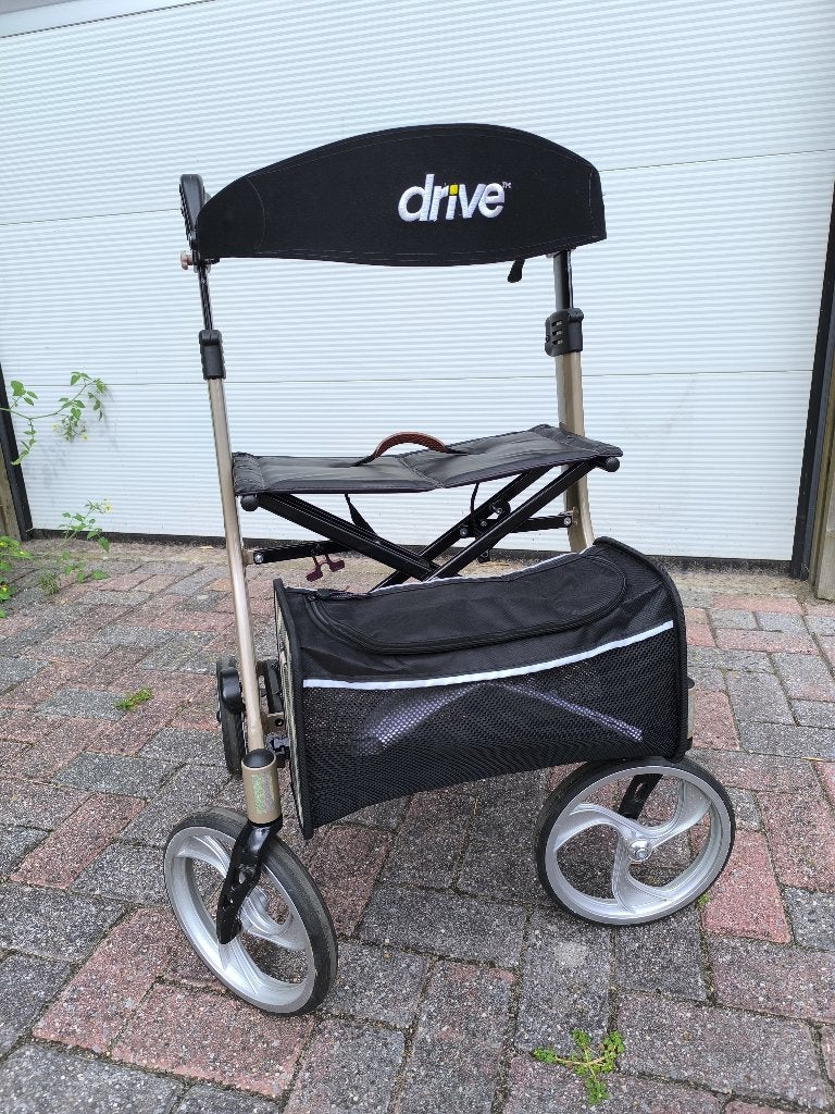 Rollator Nitro M, Ophalen, Lichtgewicht, Zo goed als nieuw
