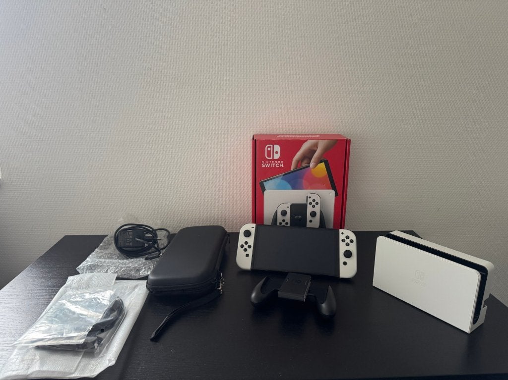 Nintendo Switch OLED Wit - Incl. 512GB SD, Travelcase & Doos, Zo goed als nieuw, Met 1 controller, Met harde schijf, Switch OLED