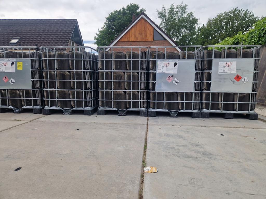 Ovh dakpannen rood en blauw gesmoord, Doe-het-zelf en Verbouw, Dakpannen en Dakbedekking, Ophalen of Verzenden, Steen of Klei