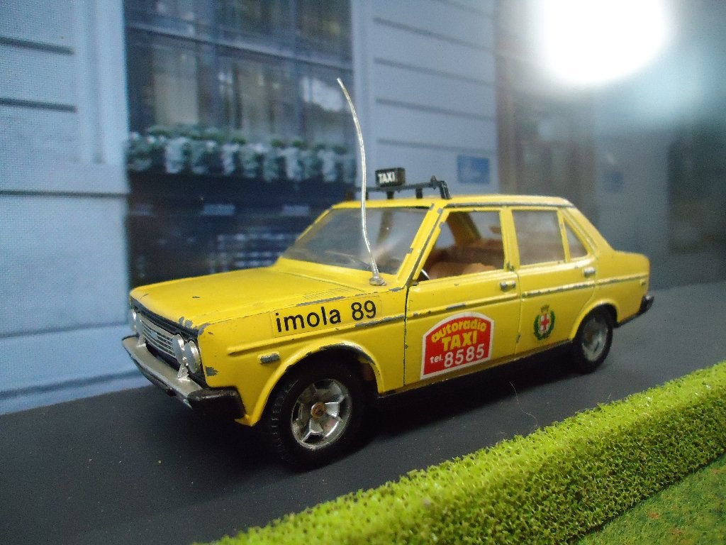 1/25 Fiat 131 TAXI - Mattel Mebetoys, Ophalen of Verzenden, Gebruikt, Maisto