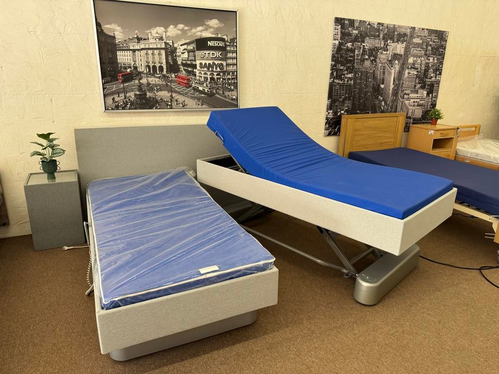 Hoog/laag senioren bed z.g.a.n. met garantie, Huis en Inrichting, Slaapkamer | Bedden, Overige materialen, Oorschot, Verstelbaar