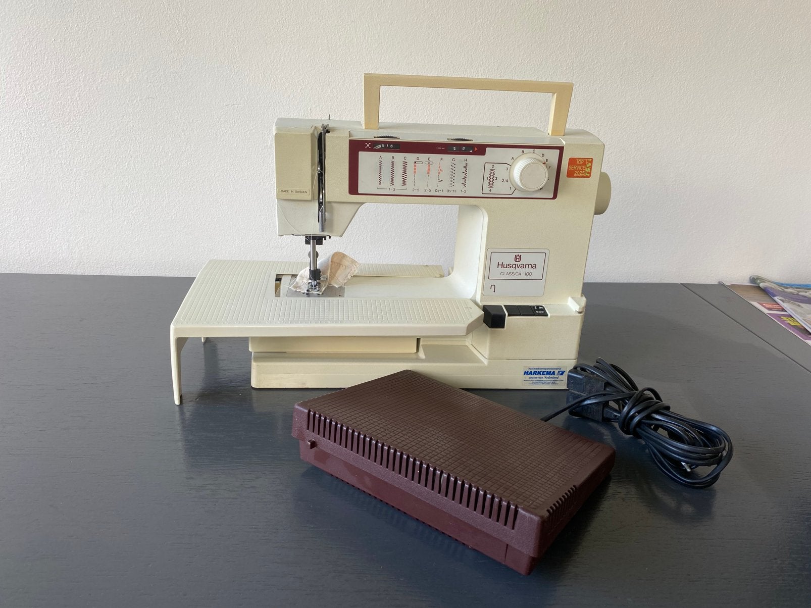 Husqvarna classica 100, goed werkende naaimachine., Ophalen, Gebruikt, Naaimachine, Husqvarna