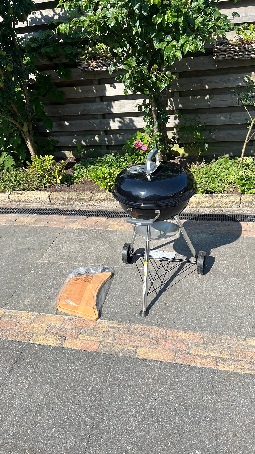Nieuwe weber BBQ 47 cm met snijplank, Ophalen, Nieuw